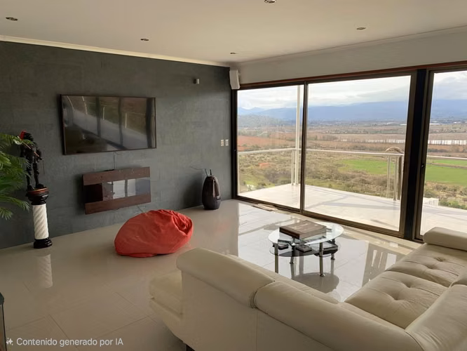 Residencia premium en arriendo con cine privado y terreno de 8.000 m²