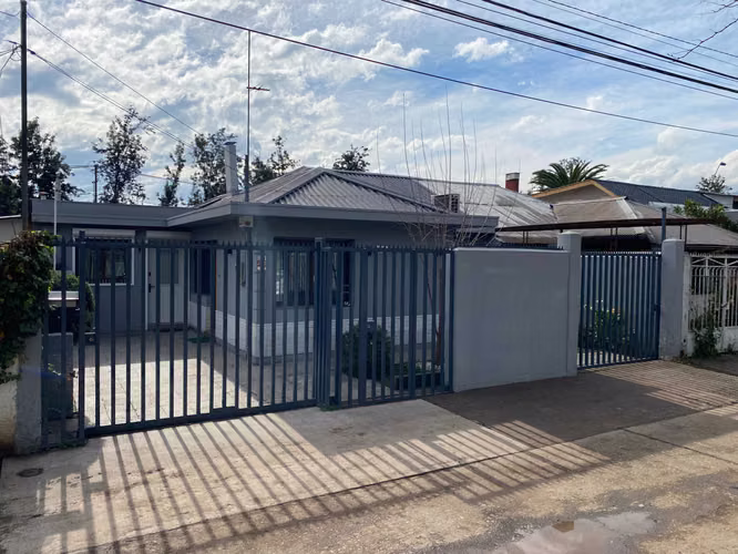 Casa Remodelada con Quincho y Seguridad Conchalí (177281)