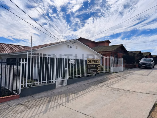 Se vende casa remodelada 3D+1B en La Serena