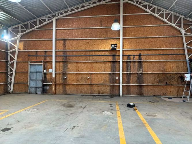 Bodega Amplia con Excelente Accesibilidad (177290)