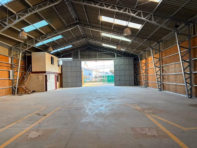 Bodega Amplia con Excelente Accesibilidad (177290)