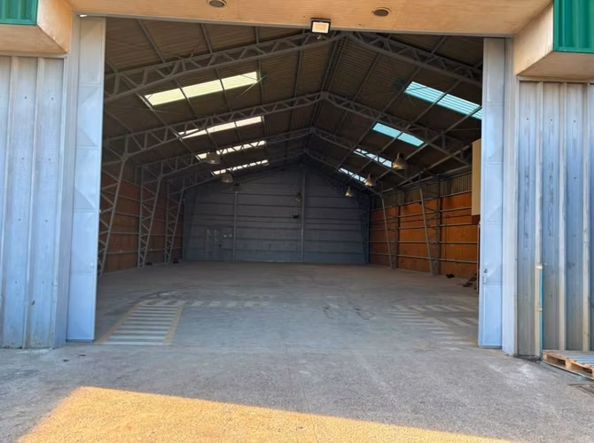 Bodega Amplia con Excelente Accesibilidad (177290)