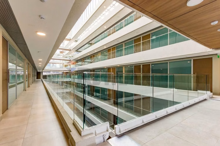 Arriendo oficina a pasos clínica las condes