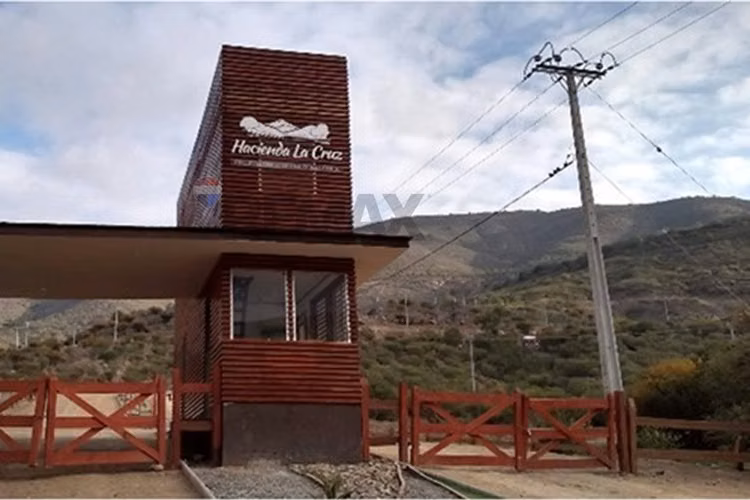 Parcela de 2.500 m² en condominio hacienda la cruz