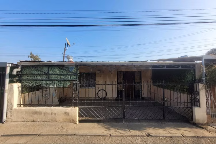 Casa en venta 4 dormitorios 1 baño