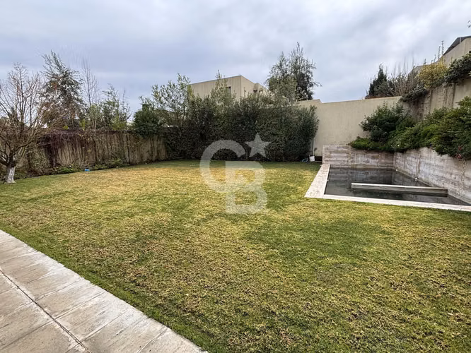 Arriendo casa estilo mediterráneo