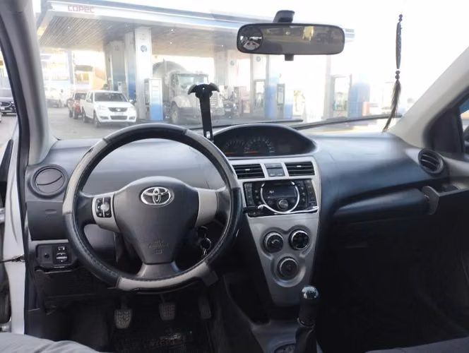 Toyota Yaris 2012 full