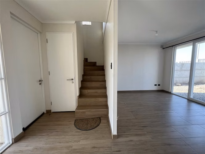 Casa en venta de 3 dorm. 3 baños 1 estar en Padre Hurtado - Imagen 2