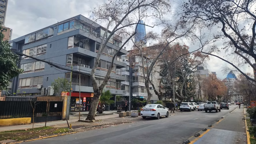 Providencia | Metro Tobalaba | Recepción. + 2 Privados | Estacionamiento