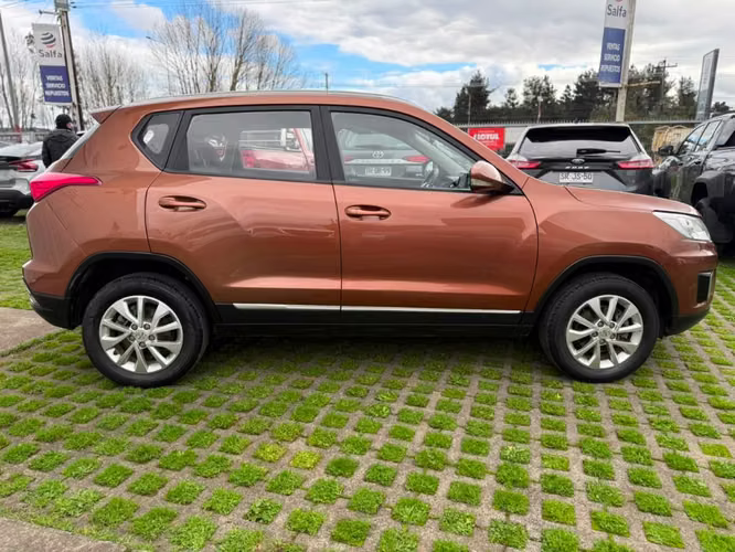 Baic X35 1.5 ELITE 4X2 5MT 5P 2019 - Imagen 4