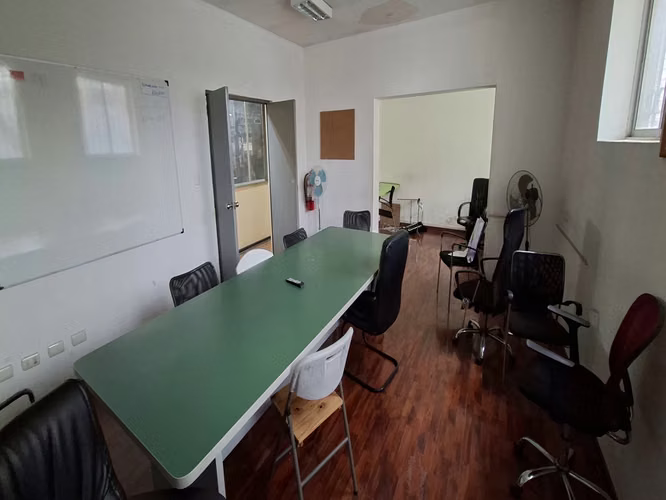 1.356 m² de oportunidad comercial en San Miguel. Cuenta con 937 m² construidos de galpones y oficinas, diseñados para optimizar tu logística al máximo nivel