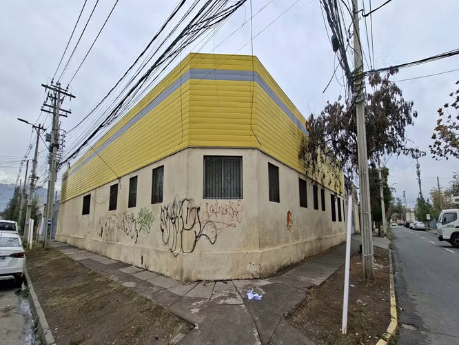 1.356 m² de oportunidad comercial en San Miguel. Cuenta con 937 m² construidos de galpones y oficinas, diseñados para optimizar tu logística al máximo nivel
