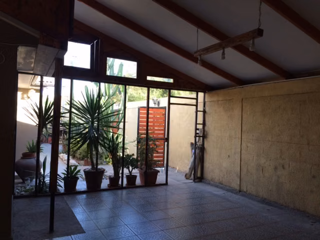 Casa de 1 piso sector colegio San Lorenzo.