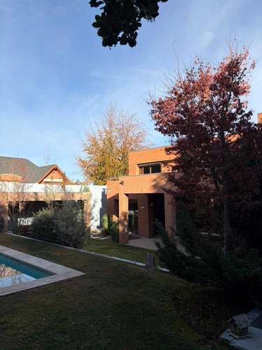 Casa Familiar en Entorno Tranquilo y Seguro (177310)