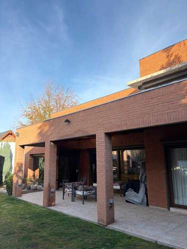 Casa Familiar en Entorno Tranquilo y Seguro (177310)