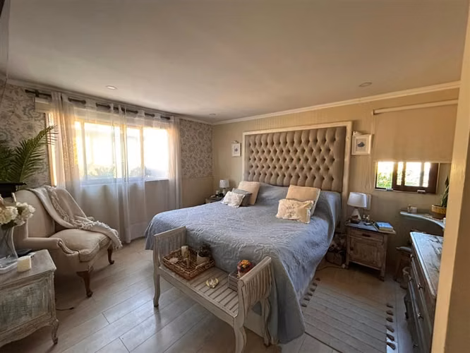 Casa en venta de 5 dorm. 3 dormitorios en Las Condes