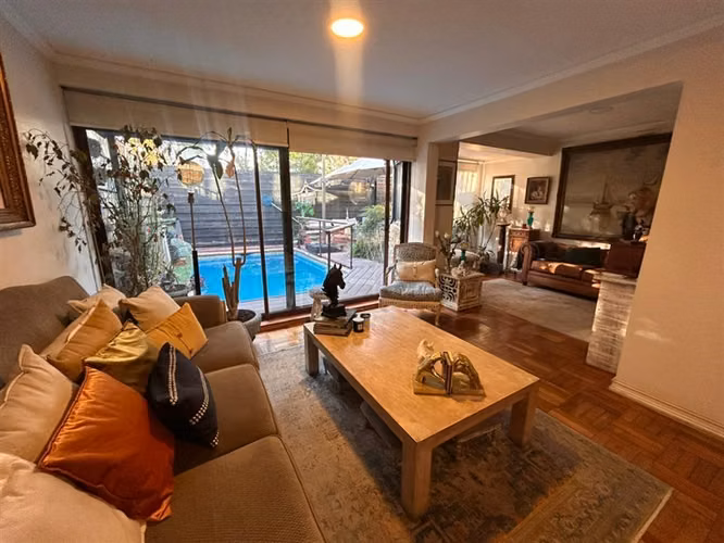 Casa en venta de 5 dorm. 3 dormitorios en Las Condes