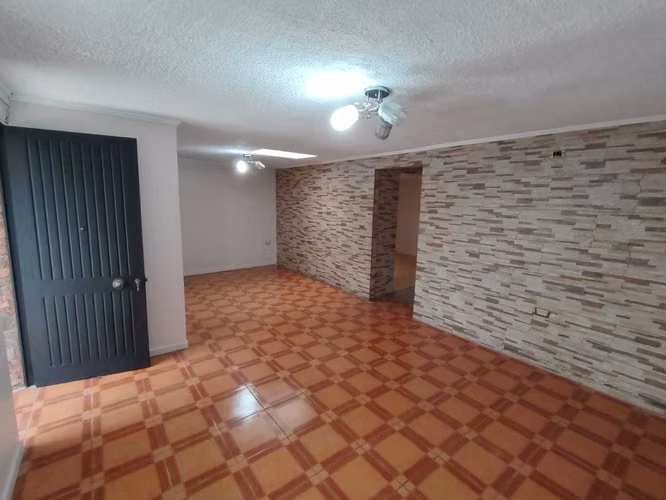 CASA REMODELADA A PASOS DEL METRO. LA FLORIDA (177315)