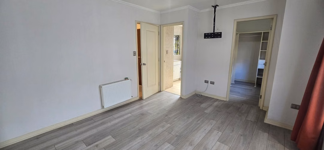SE VENDE LINDA CASA, 5 DORMITORIOS, LOMAS SAN ANDRES.