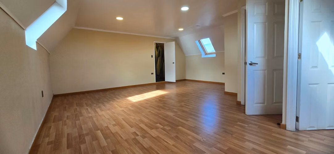SE VENDE LINDA CASA, 5 DORMITORIOS, LOMAS SAN ANDRES.
