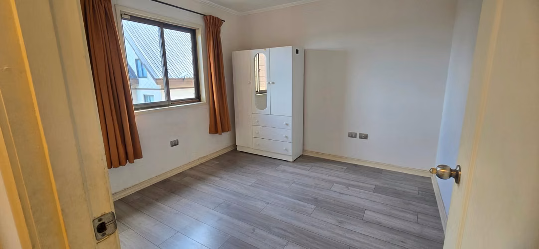 SE VENDE LINDA CASA, 5 DORMITORIOS, LOMAS SAN ANDRES.