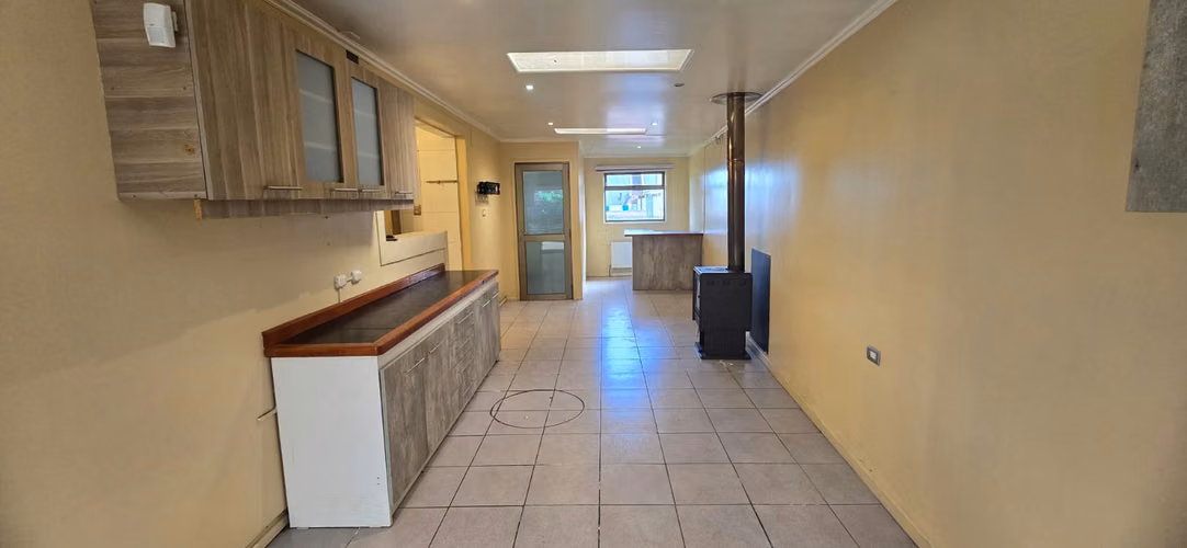 SE VENDE LINDA CASA, 5 DORMITORIOS, LOMAS SAN ANDRES.