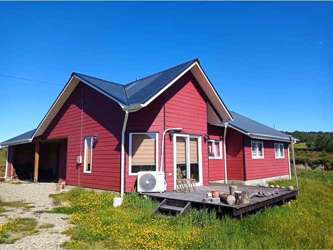 Se vende hermosa casa en una parcela en Chiloé