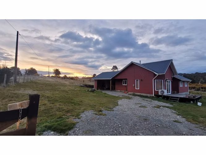 Se vende hermosa casa en una parcela en Chiloé