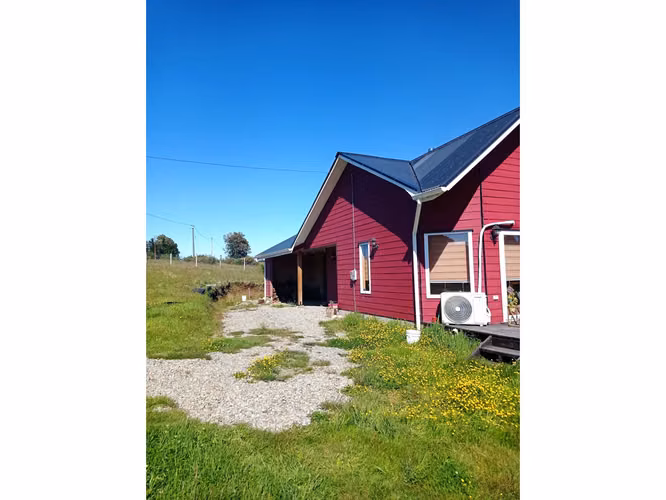 Se vende hermosa casa en una parcela en Chiloé