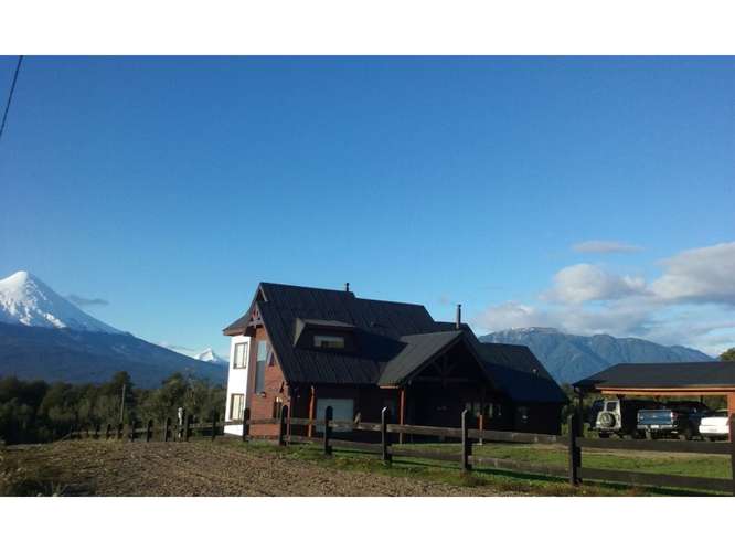 Casa en parcela de 5000 m2 con Hermosa Vista al Volcán - Imagen 2