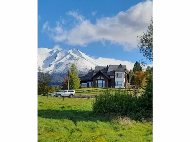 Casa en parcela de 5000 m2 con Hermosa Vista al Volcán