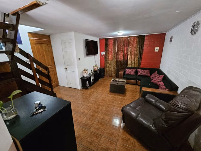 Oportunidad / Amplia Casa / Centro de Lampa / 5D+1B
