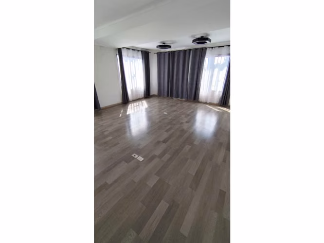 Oportunidad / Seguridad/ Amplia Casa-oficina / 3d+3b+3e