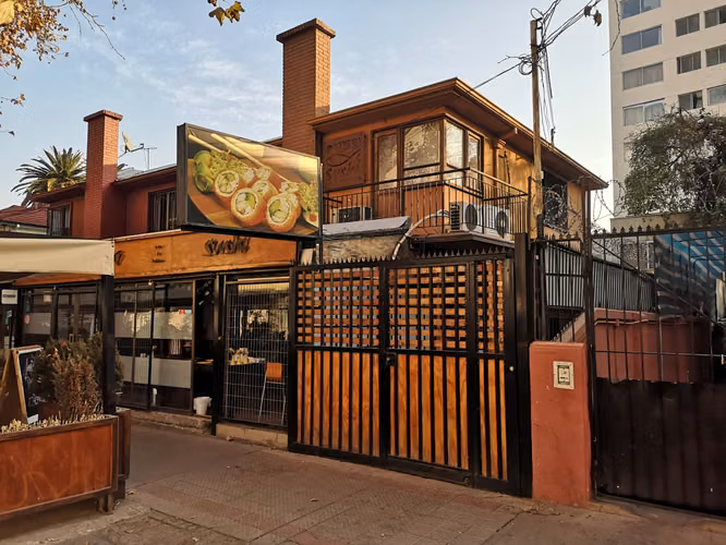 LIQUIDAMOS EXCELENTE PROPIEDAD COMERCIAL AL LADO PLAZA ÑUÑOA PATENTE DE ALCOHOL Y RESOLUCION SANITARIA