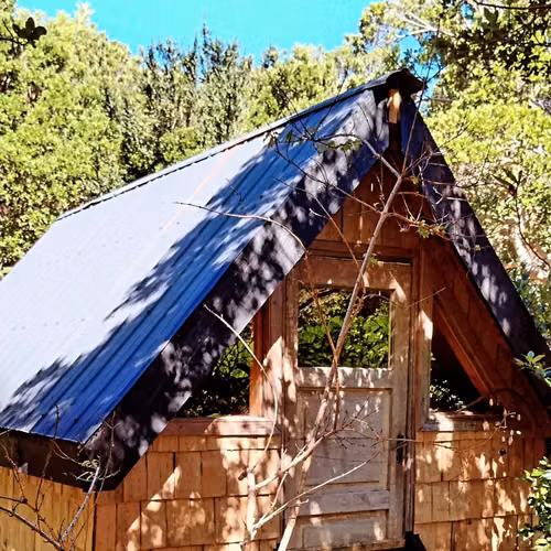 REBAJADA! Parcela 1 HA con Luz, Agua,  Cabaña y Baños