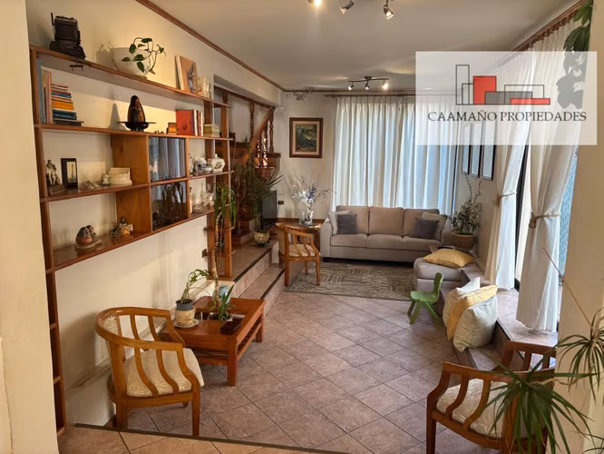Hermosa Casa con Gran terreno en el Corazón de Macul