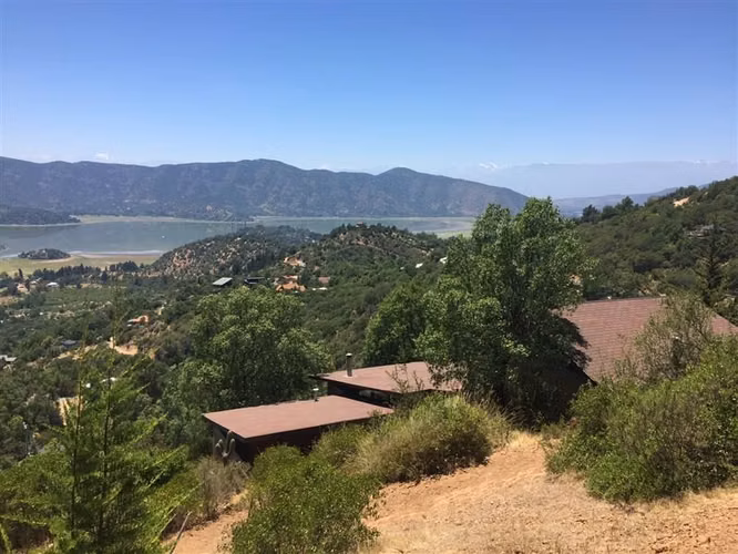 ARRIENDO CASA PIEDRA MOLINA EXTRAORDINARIA VISTA LAGUNA DE ACULEO