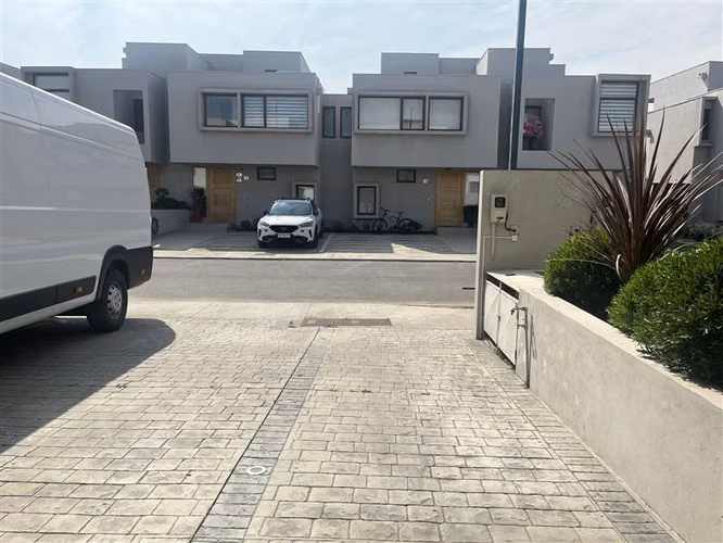 Casa en venta de 3 dorm. en Colina. Townhouse Brisas Norte