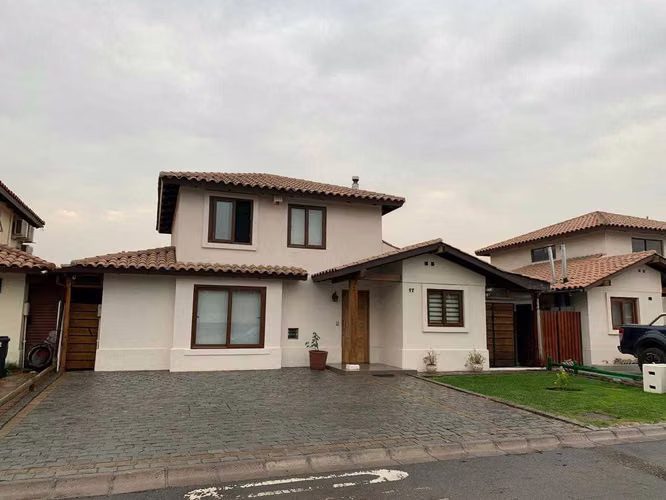 Casa Amplia en Chicureo (177325)
