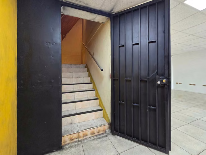 Local comercial / oficinas / bodega, 6 Estac (177326)