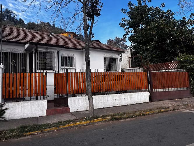 Casa 4d 2b Terreno 310m2 Barrio Residencial Recoleta