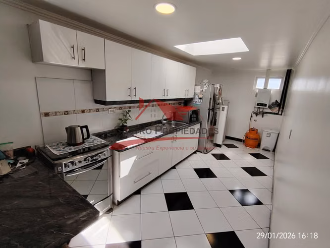 Hermosa Casa de Dos Pisos Ampliada, 3 Dormitorios, 2 Baños, San Bernardo.