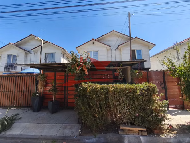 Hermosa Casa de Dos Pisos, 4 Dormitorios y 3 Baños, Lampa
