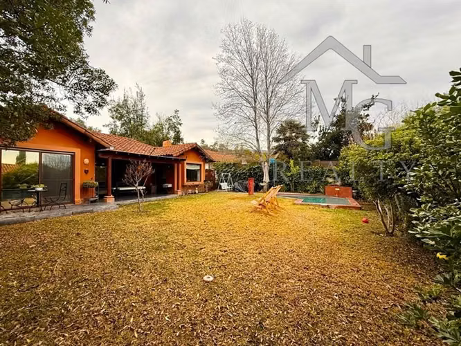 Casa en venta de 4 dorm. en Piedra Roja Colina
