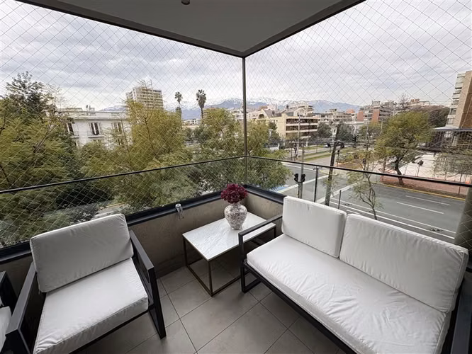 Departamento semi nuevo en venta de 2 dorm. en Providencia