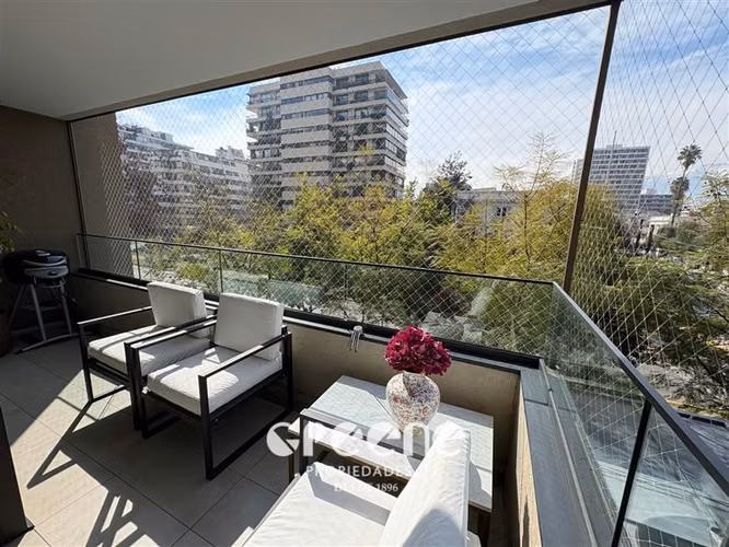 Departamento semi nuevo plaza Las Lilas. en Providencia