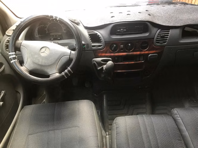 Mercedes-Benz Sprinter 313 CDI 2005 – 12 Asientos – Diésel