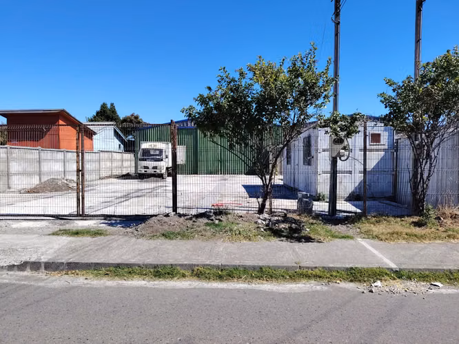 Galpon 130 Mtrs. con container, estacionamientos. Lomas Coloradas.