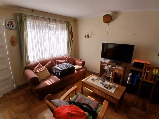 CASA 3D 1B A PASOS DE METRO LAS REJAS