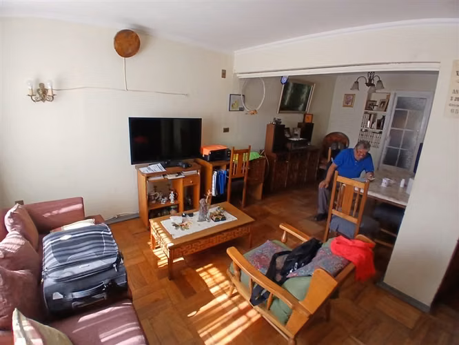 CASA 3D 1B A PASOS DE METRO LAS REJAS